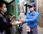 Gõ cửa người nghèo gửi phần cơm ấm