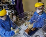 Thiết bị nhỏ đột phá bảo vệ bác sĩ Nam Phi đang chữa trị bệnh nhân COVID-19