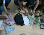 Bắt được 2 đối tượng dùng dao uy hiếp nhân viên ngân hàng cướp 200 triệu đồng