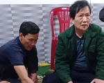 Chủ tịch xã trực COVID-19 xong đi đánh bài bị dân ghi hình