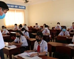 Học sinh Cà Mau trở lại trường, ngồi cách 2 mét, Thái Bình ngồi như cũ