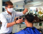 TP.HCM: Vừa hết cách ly, khách nhanh chóng đi cắt tóc, uống cà phê