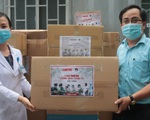 Báo Tuổi Trẻ trao nhiều trang thiết bị y tế cho Bệnh viện quận Thủ Đức