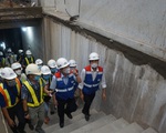 Lãnh đạo UBND TP tham quan ga Nhà hát TP tuyến metro số 1