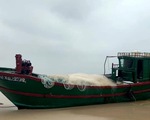 Phát hiện tàu cá có chữ Trung Quốc trôi dạt vào bờ biển