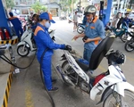 Xăng RON95 giảm hơn 300 đồng, dầu giảm cao nhất gần 900 đồng/lít