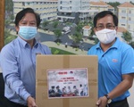 Trao nhiều phần quà bạn đọc cho Bệnh viện quận 2