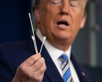 63.000 người Mỹ chết vì corona, tỉ lệ ủng hộ ông Trump vẫn tăng 