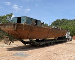 Lại xe đầu kéo chở tàu 