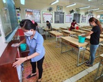 Học sinh tiểu học trở lại trường: Vẫn giãn cách dù không bắt buộc