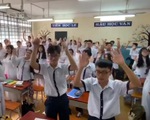 Học sinh TP.HCM nhảy TikTok Laxed để tập thể dục đầu giờ