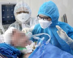 Sức khỏe bệnh nhân phi công người Anh cải thiện thần kỳ