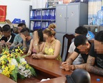 11 thanh niên 
