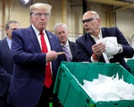 Ông Trump không đeo khẩu trang khi thăm nhà máy dù có lưu ý
