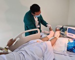 Trắng đêm chạy đua cứu đôi chân đứt lìa cho nam công nhân