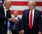 Ông Trump giải thích việc không đeo khẩu trang khi thăm nhà máy