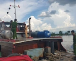 Bắt quả tang Công ty thủy sản Vĩnh Long khai thác cát trái phép trên sông Tiền