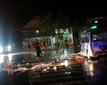 Xe cấp cứu lao vào dải phân cách cháy ngùn ngụt, 7 người bị thương nặng