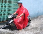 Sau mưa lớn, nhiều tuyến đường tại TP.HCM lại ngập sâu