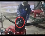 Giả vờ vào uống cà phê võng rồi lấy búa tấn công 2 chị em chủ quán