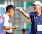 HLV Graechen hành động thú vị sau khi cầu thủ U19 HAGL ghi bàn quan trọng