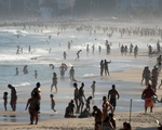 Kỳ lạ khi đã hơn 1 triệu ca nhiễm COVID-19, dân Brazil vẫn tràn ngập bãi biển