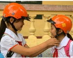 Khoảng 77% học sinh TP.HCM đội mũ bảo hiểm trên đường