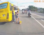Tước bằng lái 2 tháng tài xế xe buýt trả khách giữa quốc lộ 1