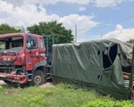 Xe biển đỏ chở dân quân tông nhau với xe đầu kéo, 1 người chết, 6 người bị thương
