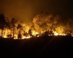 Sau Nghệ An, rừng ở Hà Tĩnh lại đang cháy ngùn ngụt trong đêm