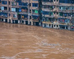 Hình ảnh lũ lụt nhấn chìm hai bờ sông Dương Tử