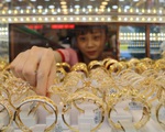 Giá vàng thế giới tăng lại, giá trong nước không theo kịp