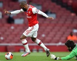 Thua ngược Arsenal, Liverpool vỡ mộng phá kỷ lục của Man City