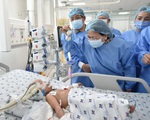 Phó chủ tịch nước thăm hai bé Trúc Nhi - Diệu Nhi: 