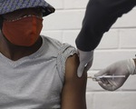 Rộ tin 2 vắcxin COVID-19 của Anh và Trung Quốc tạo ra 