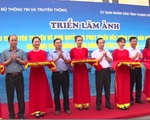 Triển lãm ảnh về chủ quyền biển đảo Việt Nam và trao cờ Tổ quốc