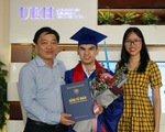 Một sinh viên khiếm thị tốt nghiệp Trường ĐH Kinh tế TP.HCM