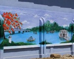 Ngắm sông Hương trên bích họa ở làng ngoại ô Huế