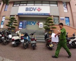 2 nghi phạm nổ súng cướp tiền tại chi nhánh Ngân hàng BIDV