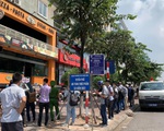 Hà Nội lập chốt kiểm soát y tế, khử trùng 2 nơi có ca nghi nghiễm COVID-19
