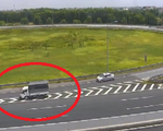 Nữ tài xế đi lùi xe tải hơn 1km trên cao tốc Hà Nội - Hải Phòng