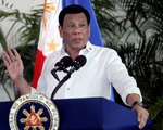 Tổng thống Philippines khuyên dùng xăng dầu để khử trùng khẩu trang