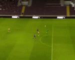 Video: Hài hước cảnh thủ môn ra vòng cấm đập bóng như... VĐV bóng chuyền