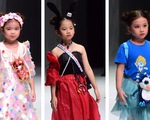 Hoa hậu Khánh Vân diễn thời trang cùng mẫu nhí tại Vietnam Junior Fashion Week