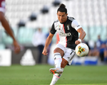 Dứt điểm đẹp mắt, Ronaldo lần đầu tiên đá phạt thành bàn ở Juventus