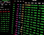 Chứng khoán Việt Nam và thế giới đồng loạt xanh, VN-Index tăng điểm cao nhất trong 9 phiên