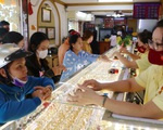 Giá vàng phá mốc 50 triệu đồng 1 lượng, cao hơn vàng thế giới