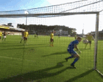Video: Bóng đã vào lưới, thủ môn 