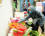 Chợ 0 đồng tiếp tế sinh viên mắc kẹt