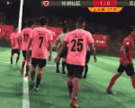 Video: Tức giận vì bị phạt, cầu thủ Trung Quốc đánh vào gáy khiến trọng tài nằm... 